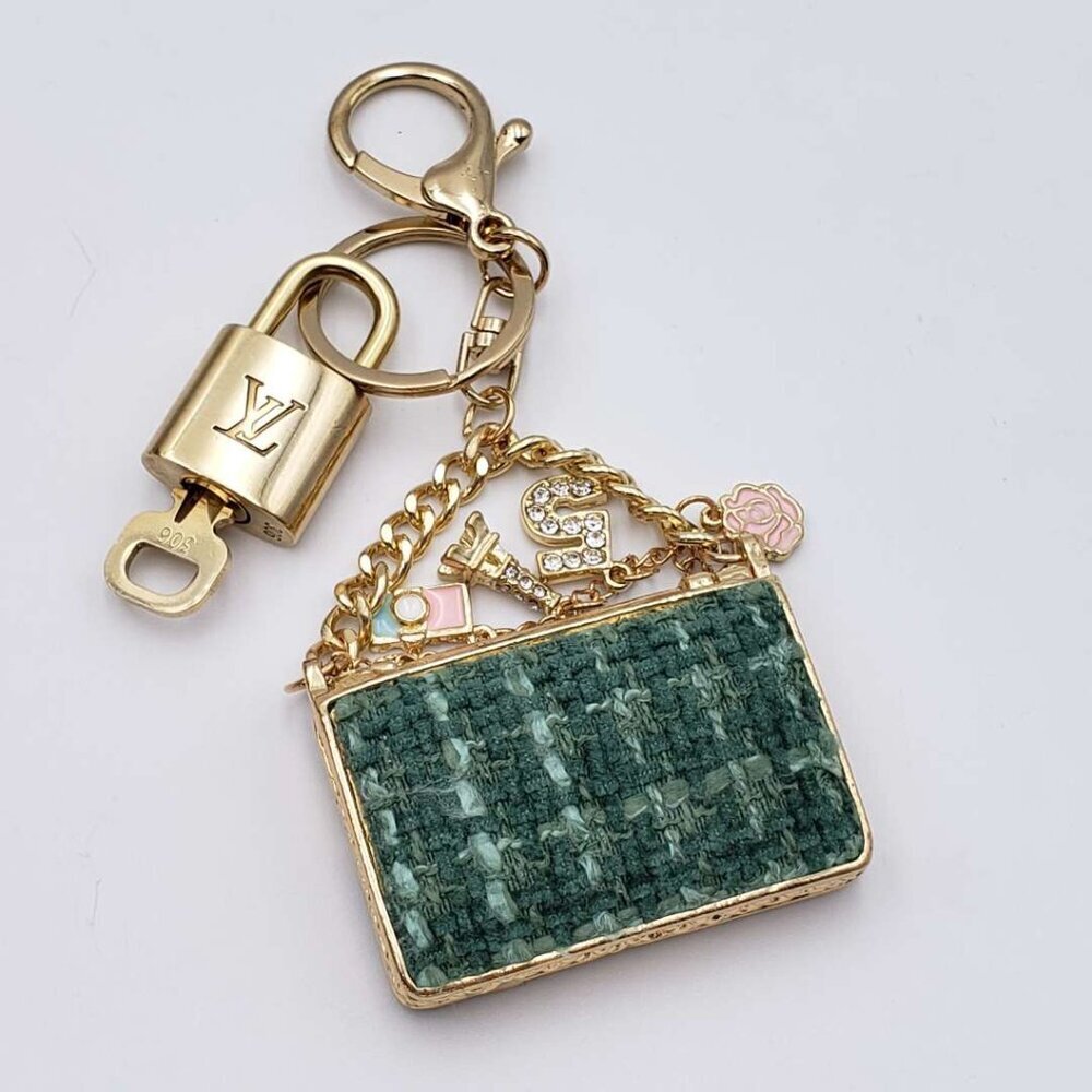 Louis Vuitton Gold Lock 🔒 Authentic LV Key + Unbranded Tweed Bag Charm - Picture 4 of 10